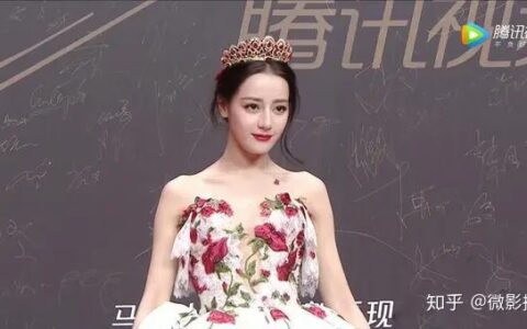 星光大赏八大顶流合照，杨紫造型端庄喜庆，和肖战的cp感无人能敌