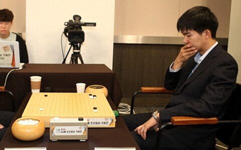 LG杯奇幻一轮：吃完饭回来，中国棋手大逆转，申真谞阴沟翻船