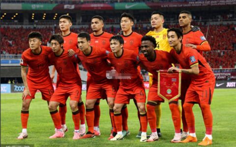 国足1-1泰国，世预赛关键战，晋级悬念保持到下一轮-国足1-5泰国 赛后球迷彻底愤怒 围堵国足大巴高喊解散