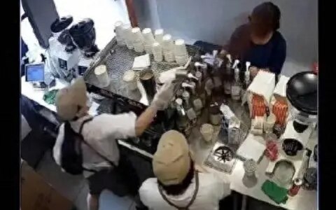 一天两起冲突，店员失控原因曝光：月薪5000，被投诉三次将被辞退-一天两起事故保险公司可以赔两次吗多少钱