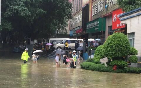 暴雨信号解除！雷雨云团已离开南宁！这些救援瞬间好暖心……-雷雨云离地面有多高