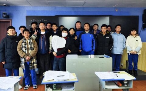 全班49人48个高考过600分 老师：大部分来自山村，主动要求不放假-一个班56人:37人考入清华