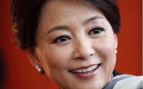 《庐山恋》女一号张瑜：曾为事业放弃婚姻，今62岁无儿无女-庐山恋主角男女主角张瑜连衣裙