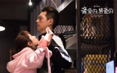 “童颜夫妇”再撒糖！李现晒照为杨紫庆生，杨紫：我最好的韩商言-李现看杨紫宠溺的眼神