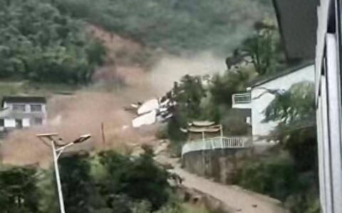 罕见暴雨袭击湖南岳阳，山洪冲走爷孙俩，搜救仍在进行-岳阳特大暴雨