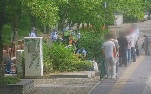 真“醉”了！男子酒后出现幻觉，跳河救人反被警察救了-男子喝酒后跳河