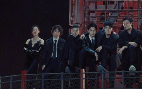 《唐探3》全体主演合体，三位女主演，只有一位踩栏杆，太A了-唐探3女主叫什么来着